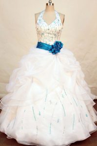 Pretty Ball Gown Halter Top White Quinceanera Dresses with Beading and Sash