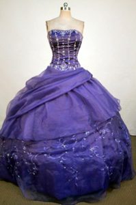Luxurious Strapless Purple Quinceanera Dresses with Beading and Appliques