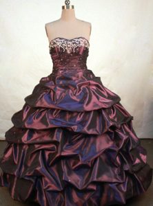 Gorgeous Sweetheart Burgundy Embroidery Quinceanera Dresses in Taffeta