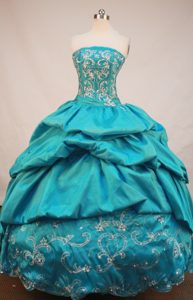 Beautiful Ball Gown Strapless Appliqued and Beaded Quinceanera Dress in Blue