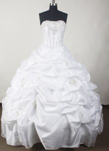 Discount Strapless Organza Real Sample Dresses for Quinceanera in White