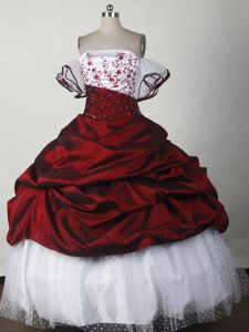 Cute Appliqued Taffeta Real Sample Quince Dress in Burgundy and White