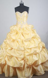 Elegant Ball Gown Sweetheart Light Yellow Dress for Quinceanera in Taffeta