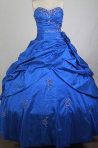 Discount Ball Gown Sweetheart Blue Taffeta Quince Gowns with Embroidery