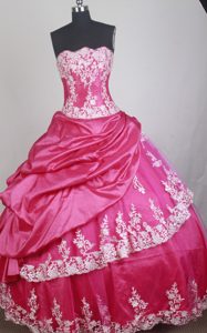 Ball Gown Strapless Lovely Red Taffeta Quinceanera Dress with Appliques