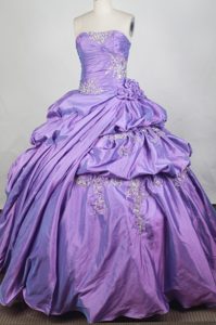 Lavender Taffeta Pretty Embroidery Quinceanera Gowns with Strapless