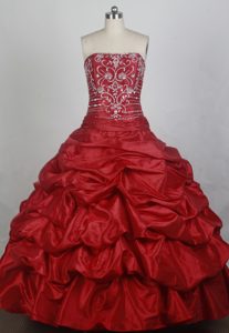 Strapless Red Taffeta Discount Ball Gown Dresses for Quince with Beading