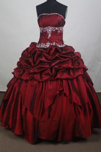 Ball Gown Strapless Beaded Taffeta Low Price Quince Dresses in Burgundy