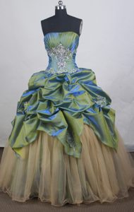 Sweet Strapless Sweet Sixteen Dresses with Beading in Taffeta and Tulle