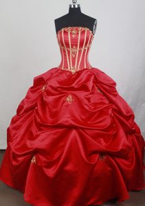 Wholesale Red Quinceaneras Dresses with Appliques in Taffeta