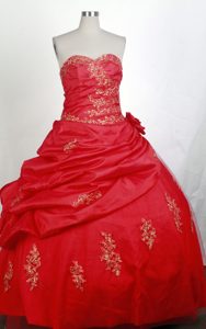 Red Sweetheart Taffeta and Organza Quinceaneras Dresses with Appliques