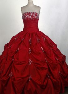 Best Embroidery and Beaded Taffeta Real Sample Sweet 15 Dresses in Red