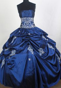 Strapless Navy Blue Quinceanera Gown Dresses with Appliques in Taffeta