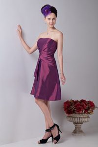 Purple Strapless Knee-length Taffeta Bridesmaid Dresses with Ruching
