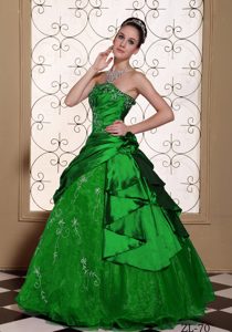 Delish Embroidery Quinceaneras Dresses in Green with Flowers