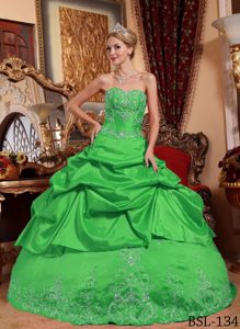 Surprising Green Ball Gown Sweetheart Taffeta Embroidery Quince Dresses