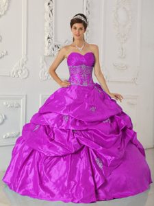 Shimmering Fuchsia Sweetheart Quinceanera Dress in Taffeta with Appliques