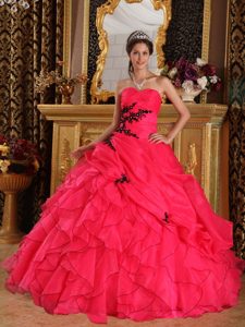 Red Ball Gown Sweetheart Organza Quinceanera Dress with Ruffled Layers