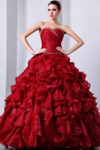 Wine Red Sweetheart Organza Dresses for Quince with Beading and Ruffles