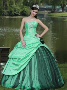 Apple Green Sweetheart Quinceanera Formal Dresses with Beading in Taffeta