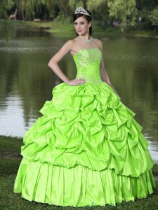 Clearance Beaded Ball Gown Best Quinceanera Dress with Pick Ups in Taffeta