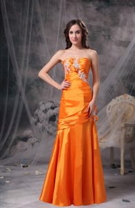 Sweetheart Ruched Long Wonderful Prom Homecoming Dress with Appliques