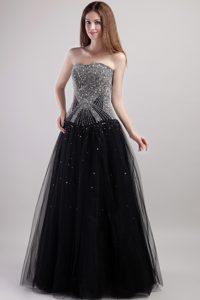 Gorgeous Long Lace-up Beaded Spring Prom Dress for Ladies in Black