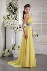 Halter Ruched and Beaded Popular Prom Party Dresses in Yellow