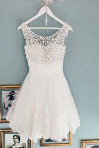 Customized Scoop Lace Sleeveless Knee Length Beading Zipper Prom Gown with White