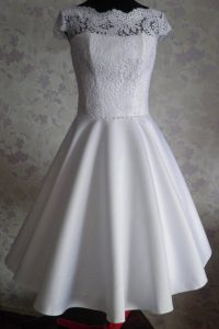 Comfortable Cap Sleeves Satin Knee Length Zipper Prom Evening Gown in White with Lace
