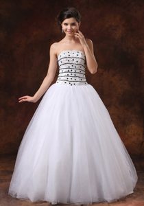 Wholesale Strapless White Tulle Prom Gown Dress with Beading for Spring