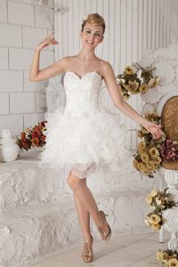 Popular White Sweetheart Beaded Short Prom Evening Dresses with Ruffles