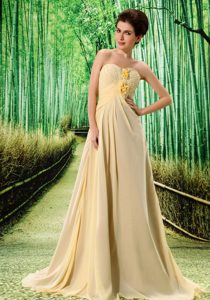 Low Price Strapless Yellow Chiffon Prom Dresses for Women with Flowers