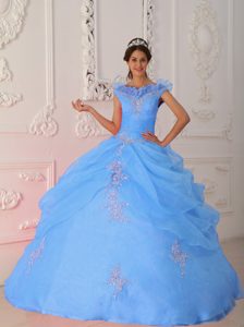 V-neck Beaded Taffeta and Organza Quinceanera Dresses with Appliques