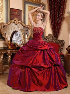 Wine Red Strapless Cheap Taffeta Quinceanera Gown Dress with Beading