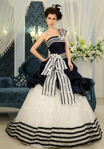 Navy Blue And White Strapless Taffeta Pretty Quince Gowns in Organza