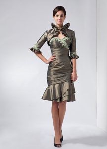 Sweetheart Knee-length Taffeta Ruched Mother of the Bride Dress with Appliques
