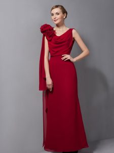 Red Column V-neck Chiffon Mother of the Bride Dresses with Hand Made Flower