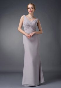 Simple Grey Column V-neck Chiffon Mothers Dresses for Weddings with Ruches