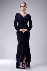 Elegant Navy Blue V-neck High-low Chiffon Mothers Outfits for Weddings