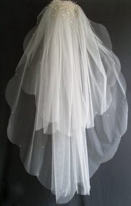 Pearl Decorate Beautiful Tulle Wedding Veil