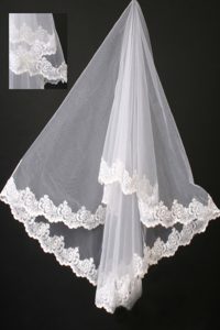Graceful Lace Organza Bridal Veil