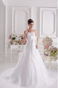 White Lace Up Sweetheart Lace and Bowknot Wedding Gown Satin Sleeveless Court Train