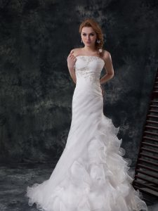 Deluxe Strapless Sleeveless Organza Wedding Gowns Beading and Appliques and Ruching Brush Train Lace Up