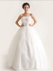 Admirable White Sleeveless Appliques Floor Length Wedding Gown