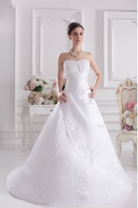 Sweetheart Sleeveless Satin Wedding Gowns Beading and Appliques Brush Train Zipper