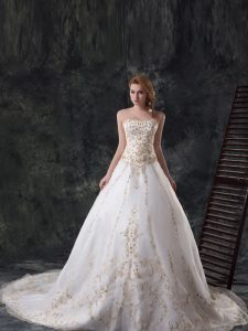 Super Sweetheart Sleeveless Bridal Gown With Train Beading and Embroidery White Organza