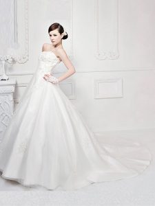 Custom Designed Lace and Appliques Wedding Dresses White Zipper Sleeveless With Train Court Train